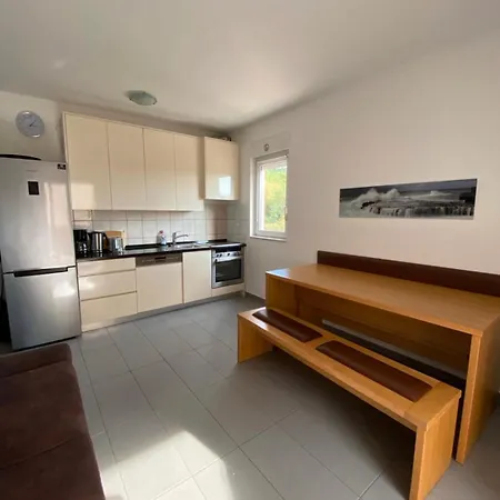 Berna Apartment *